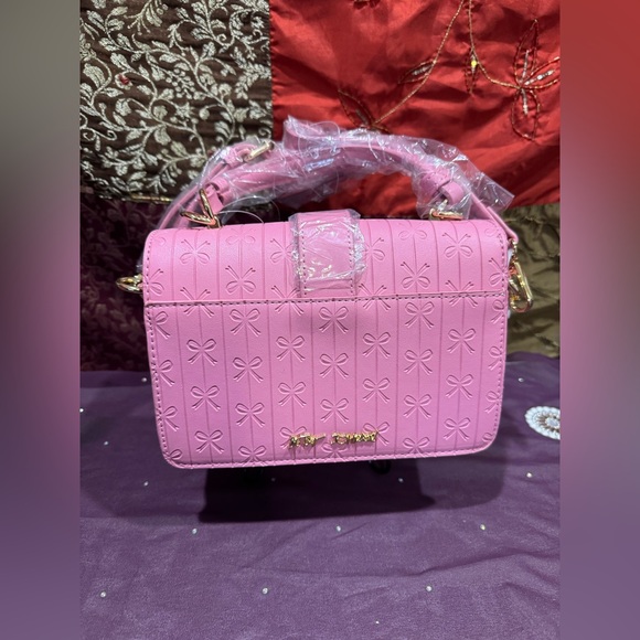 Betsey Johnson’s Pink Bow Embossed Women's Handbag Removable Crossbody Strap 🩷 - Picture 4 of 9